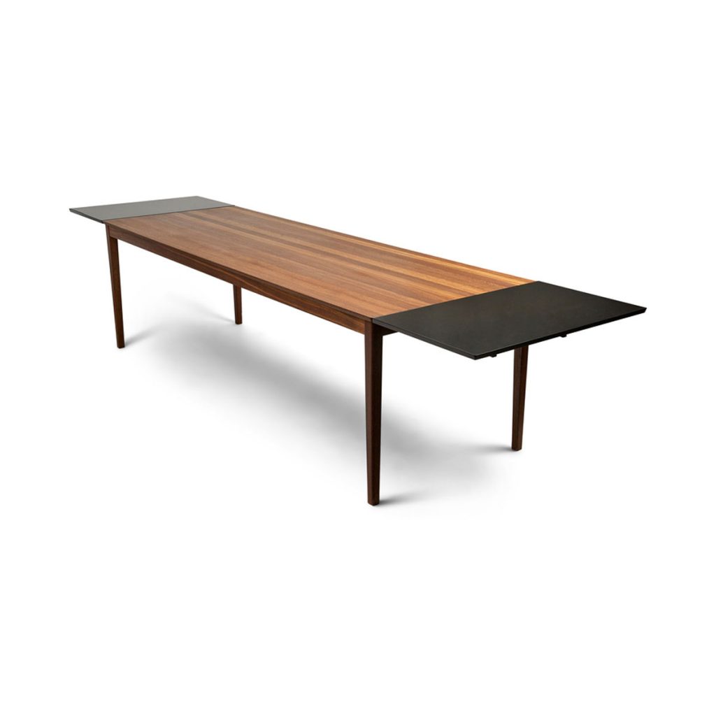 Mesa comedor Sibast No 2 de la familia Sibast en madera maciza. Elegante y funcional fabricada artesanalmente con extensiones en Europa