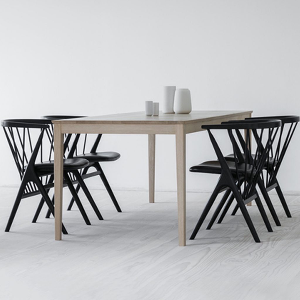 Mesa comedor Sibast No 2, original de la familia Sibast en 1950 en madera de calidad. Producción artesana Sibast