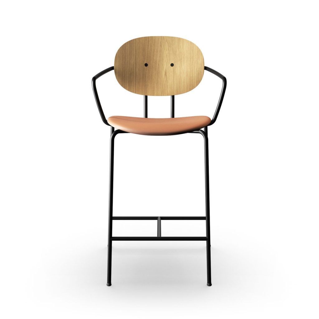 Silla bar del diseñador danés Piet Hein con reposabrazos en madera maciza y asiento tapicería de máxima calidad para Sibast
