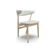 Silla comedor Sibast No 7 respaldo tapizado diseño danés de Helge Sibast en madera certificada. Producción artesana de Sibast