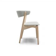 Silla comedor respaldo tapizado Sibast No 7 del artista danés Helge Sibast en madera maciza. Líneas elegantes de fabricación artesana europea