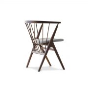 Silla comedor Sibast No 8 diseñada por Helge Sibast en 1953. Realizada en madera maciza y asiento flotante por Sibast, fabricación artesana nórdica