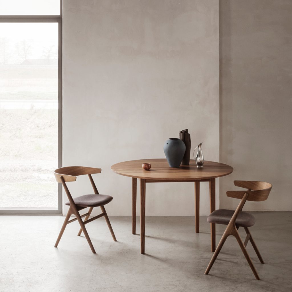 Silla de comedor Sibast No 9 fabricada artesanalmente por Sibast en madera de bosques certificados FSC. Diseño danés cómodo y funcional de gran calidad