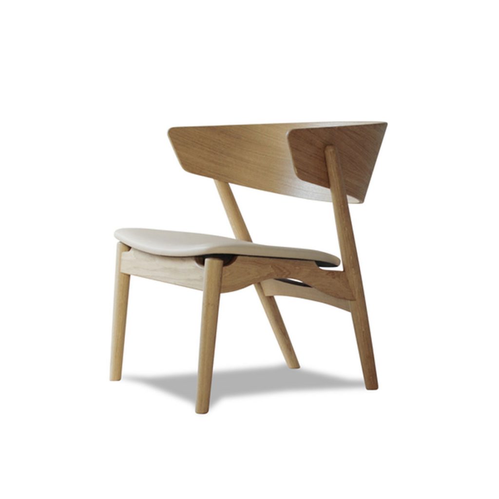 Sillón comedor Sibast No 7 en madera y tapicería creada por Ditlev Sibast en el año 1953. Diseño artesano fabricado por Sibast