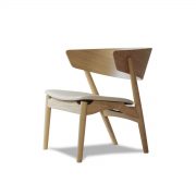 Sillón comedor Sibast No 7 en madera y tapicería creada por Ditlev Sibast en el año 1953. Diseño artesano fabricado por Sibast
