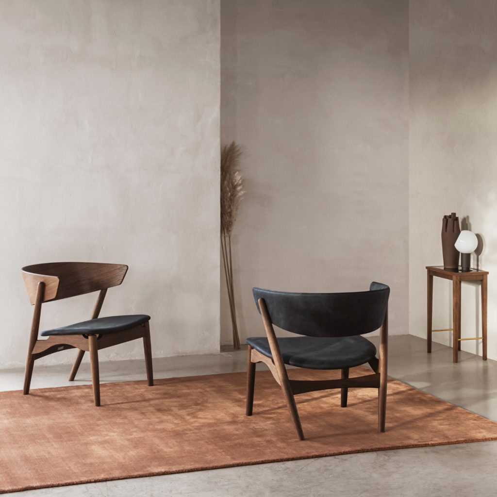 Silla Lounge Sibast No 7 creada por Ditlev Sibast en el año 1953. Diseño exclusivo artesano fabricado por Sibast, en madera de gran calidad con respaldo moldeado y tapicería