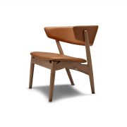 Sillón Sibast No 7 con respaldo tapizado, diseñado por Ditlev Sibast en el año 1953, pieza original danesa realizada en madera maciza de gran comodidad y elegancia