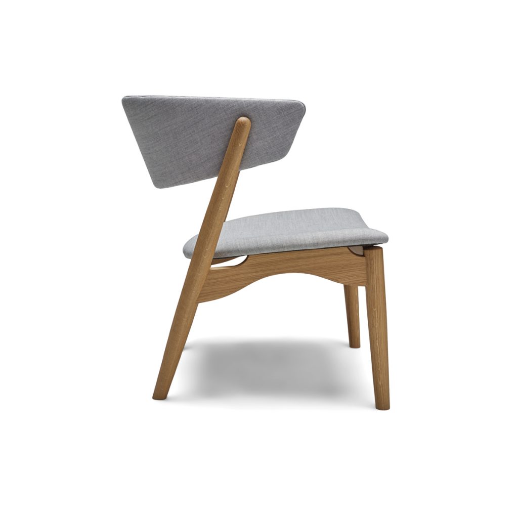Sillón de salón Sibast No 7 con respaldo moldeado tapizado de Ditlev Sibast. Producción artesana en madera maciza de Sibast