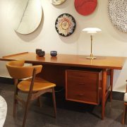Mesa despacho diseño danés de Arne Vodder para Sibast, de 1960., realizada en madera de teca.