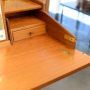 Cómoda-tocador diseño escandinavo años 60. Detalle tocador
