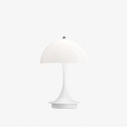 LámLámpara Panthella portátil recargable. Diseño de Verner Panton
