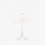 Lámpara Panthella de sobremesa 320. Acrílico opal blanco. Diseño de Verner Panton