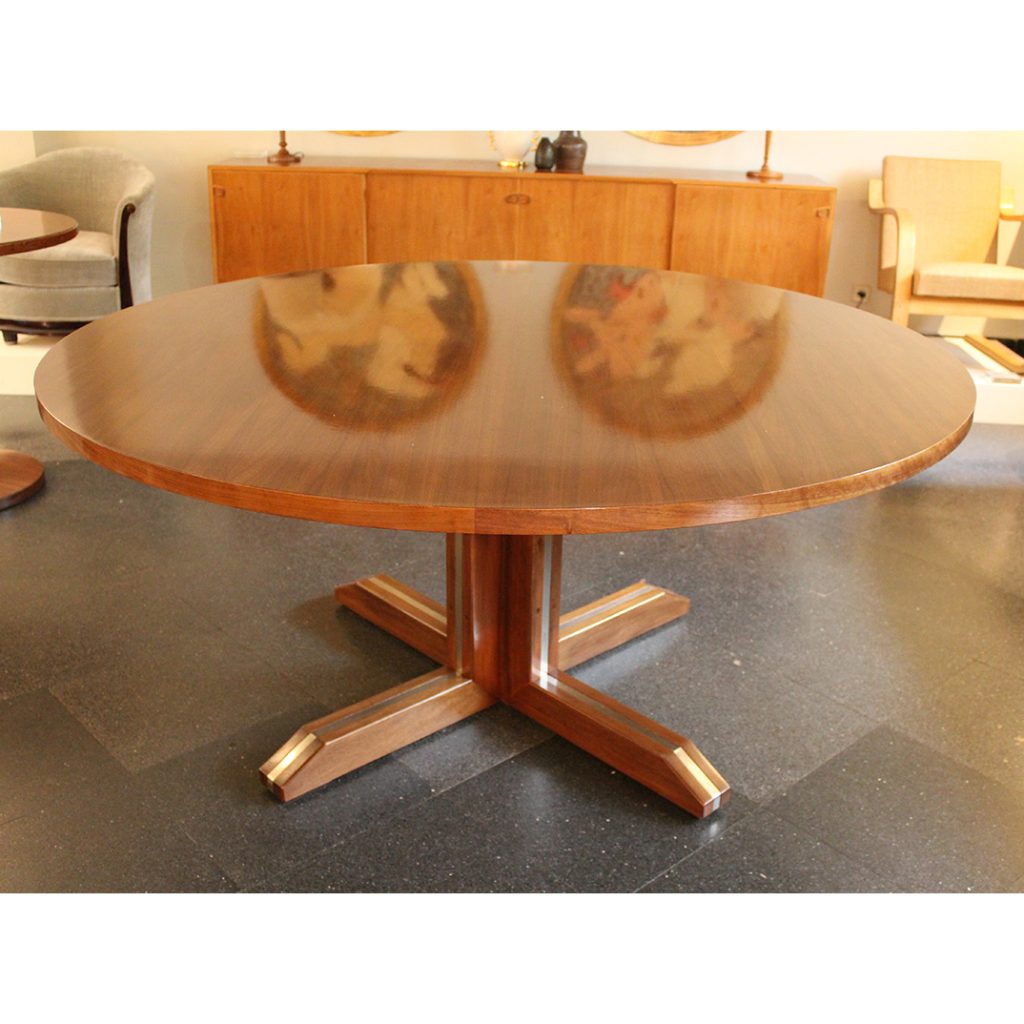 Mesa de comedor redonda diseño de los años 70.