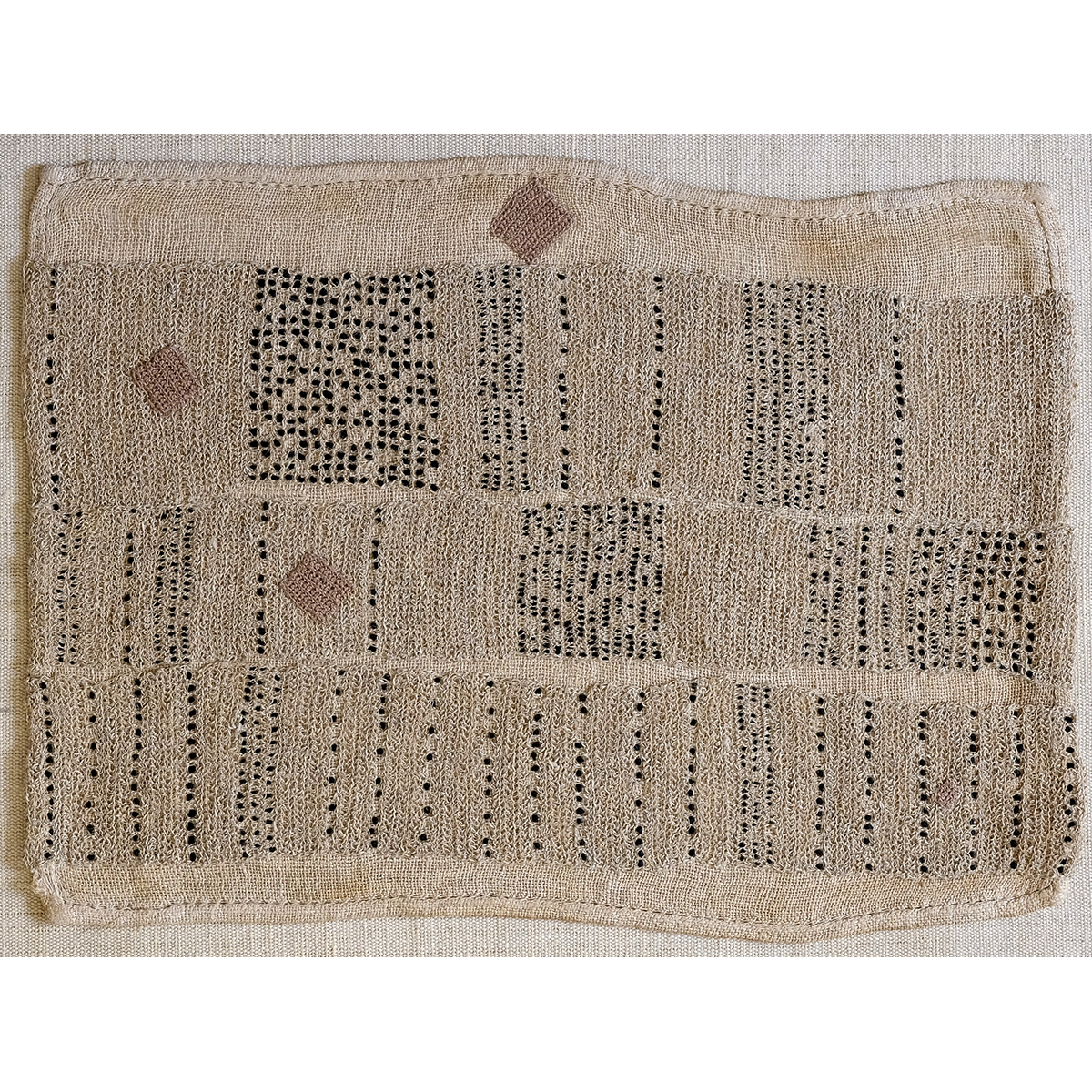 Amparo de la Sota, 2023. Arte textil. Bordado a mano.
