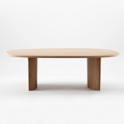 Mesa de comedor Monument Oval de Artisan. Roble.