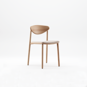 Silla Naru light de Artisan. Roble y asiento de tela.