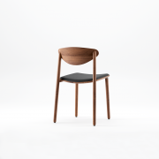 Silla Naru light de Artisan. Nogal y asiento de cuero
