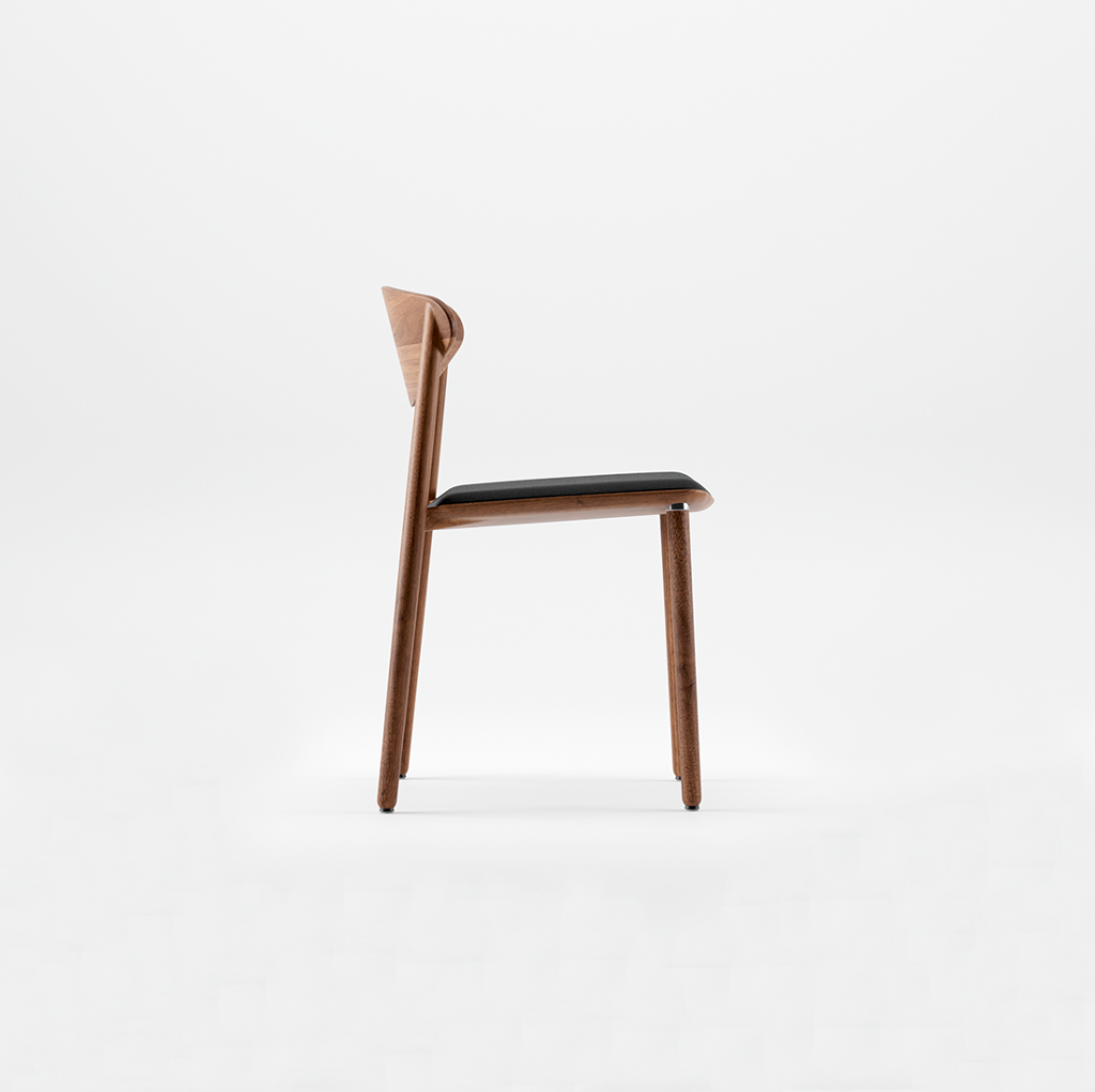 Silla Naru light de Artisan. Nogal y asiento de cuero