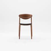 Silla Naru light de Artisan. Nogal y asiento de cuero