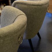Pareja de butacas diseño francés años 70. Detalle respaldo