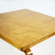 Mesa diseño Alvar Aalto. Original de época. Detalle tapa raía de abedul