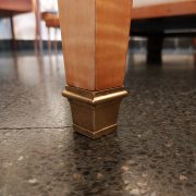 Mesa auxiliar art déco. Detalle del sabot
