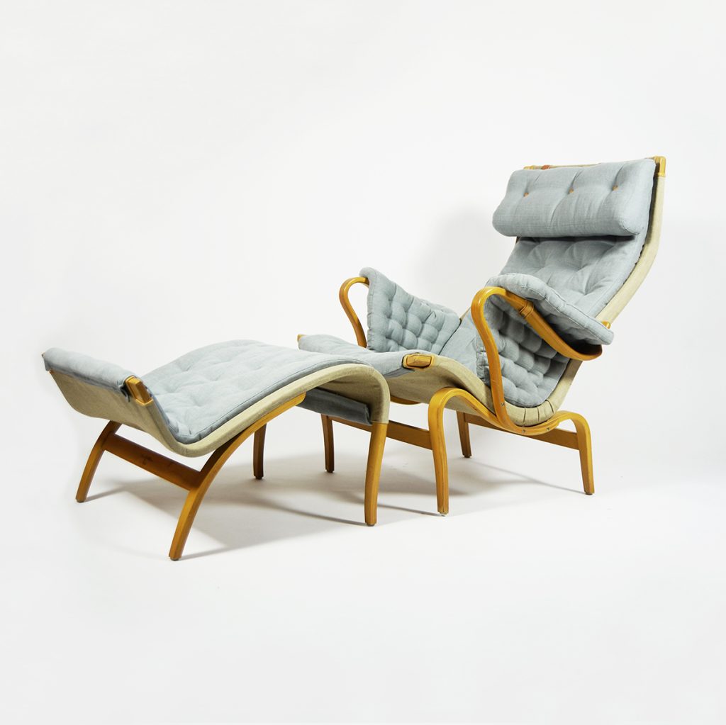 Sillón con reposapìé de Bruno Mathsson