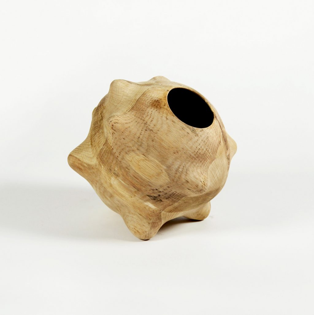 Toni Porto. Animal Form, 2024. Madera torneada. 22x22cm.