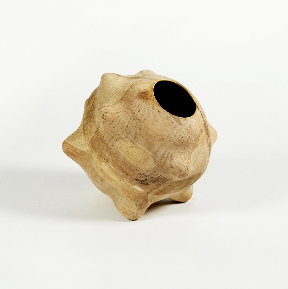 Toni Porto. Animal Form, 2024. Madera torneada. 22x22cm.