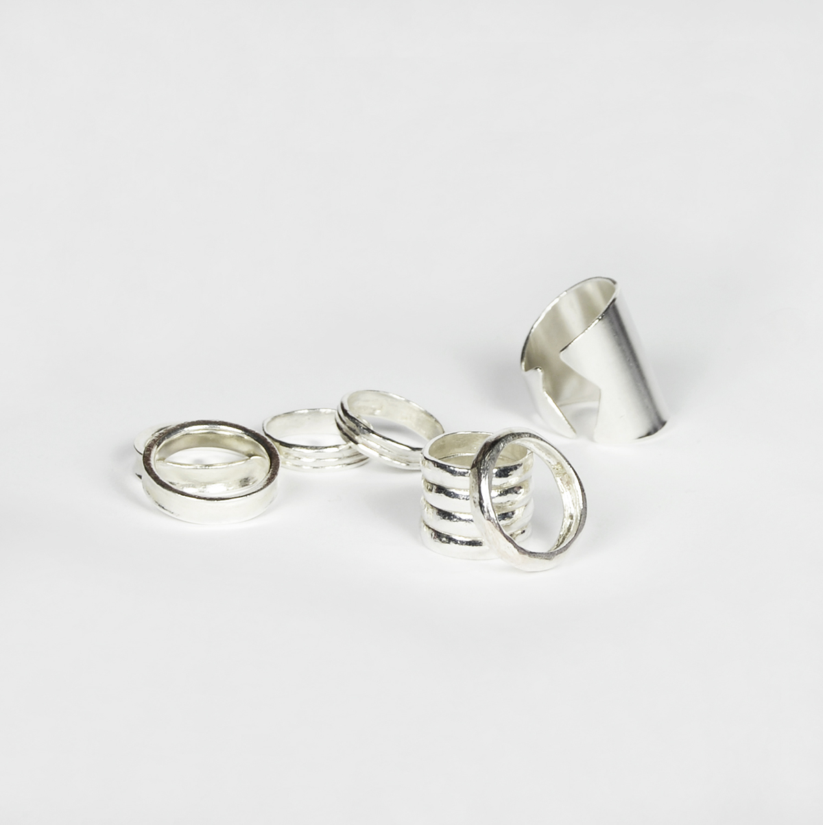 Ana Arambarri. Anillos de plata. Colección Superluna, 2024