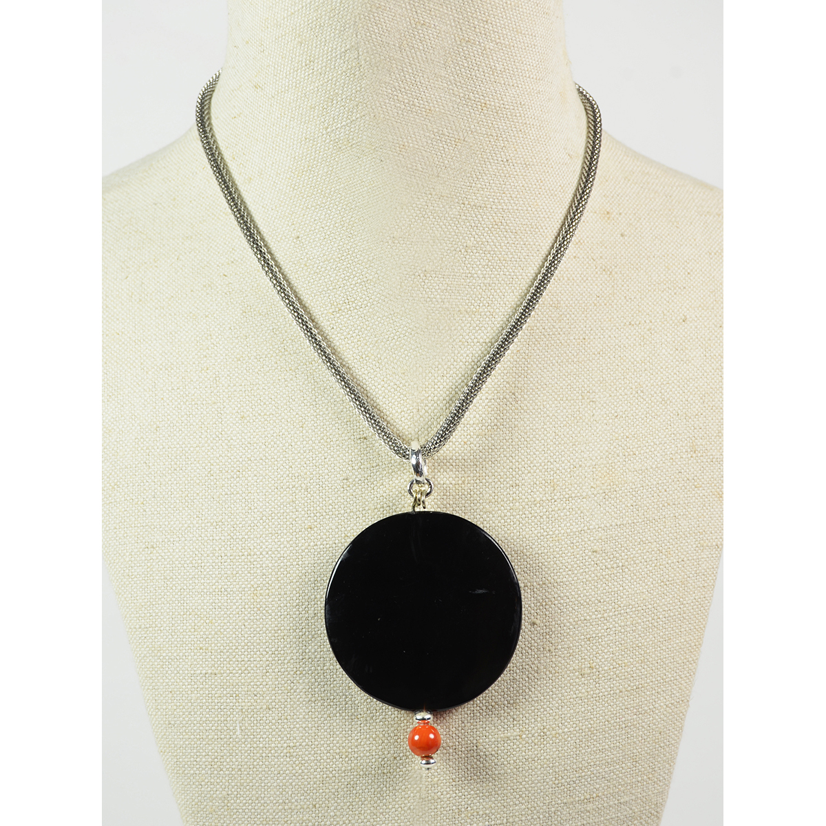 Ana Arambarri. Collar de asta, plata y cadena metal.. Colección Superluna, 2024