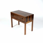 Mesita auxiliar diseño sueco años 60, en madera de palosanto.