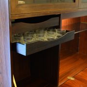 Mueble-bar diseño danés de los 60. Detalle gavetas