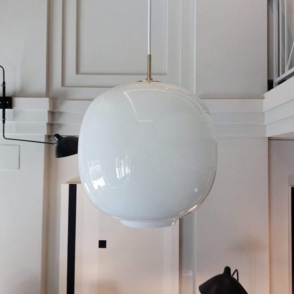 Lámpara VL 45 RADIOHUS de Vilhem Lauritzen para Louis Poulsen. 37 cm diámetro