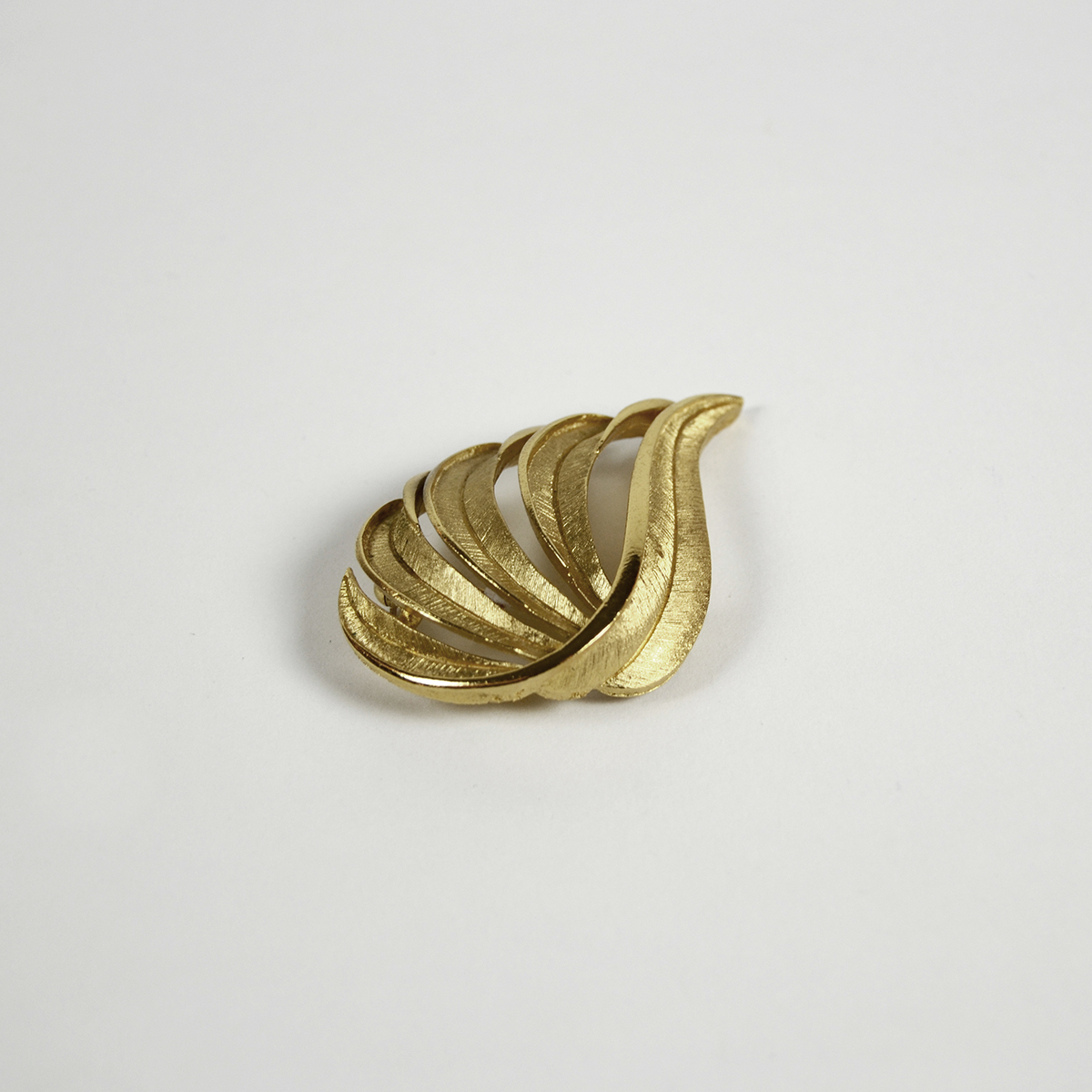 Broche Trifari Corona