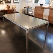 Mesa diseño de Arne Jacobsen, años 70.