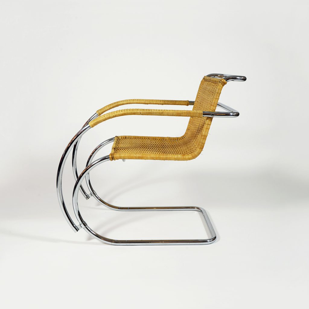 Sillones MR20 diseño de 1927, de Mies van der Rohe. Detalle brazo y asiento.