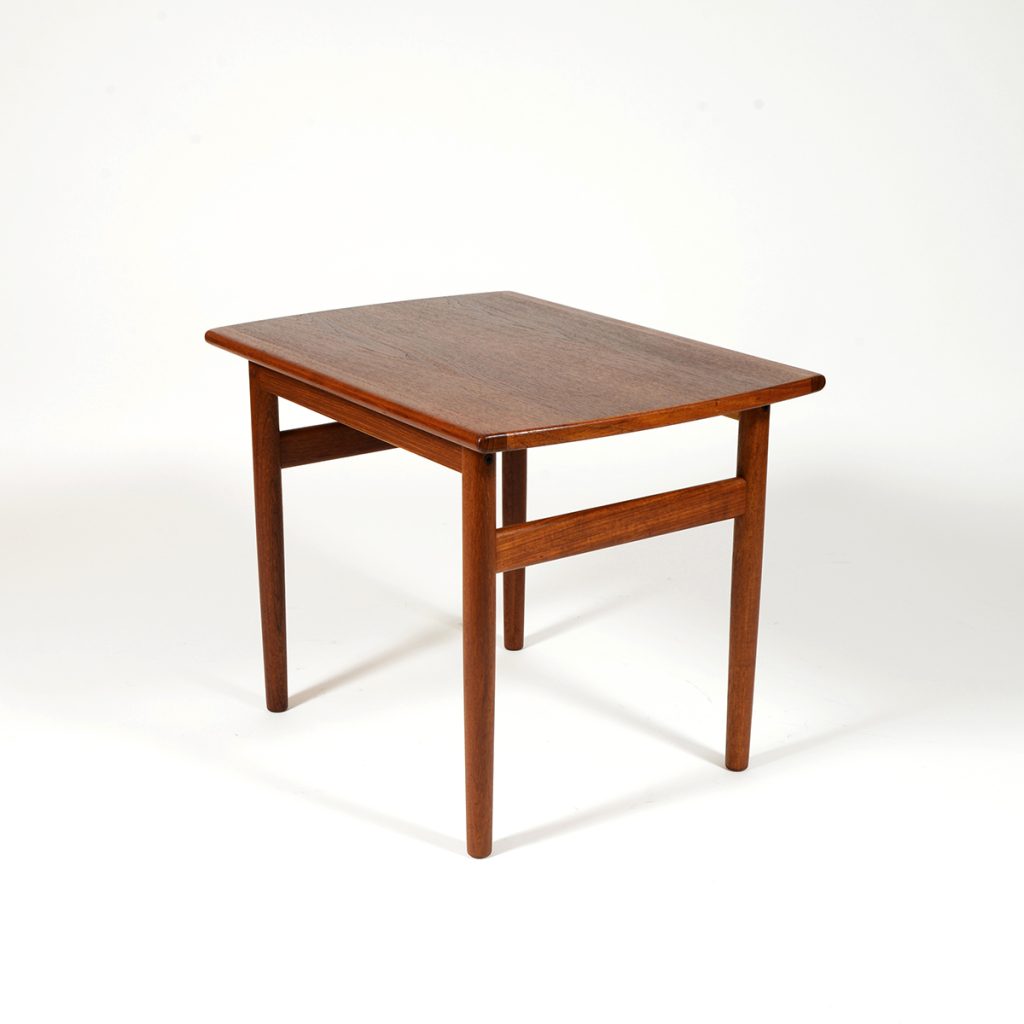 Mesa auxiliar diseño sueco años 60. Masera de teca.