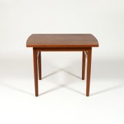 Mesa auxiliar diseño sueco años 60. Masera de teca.