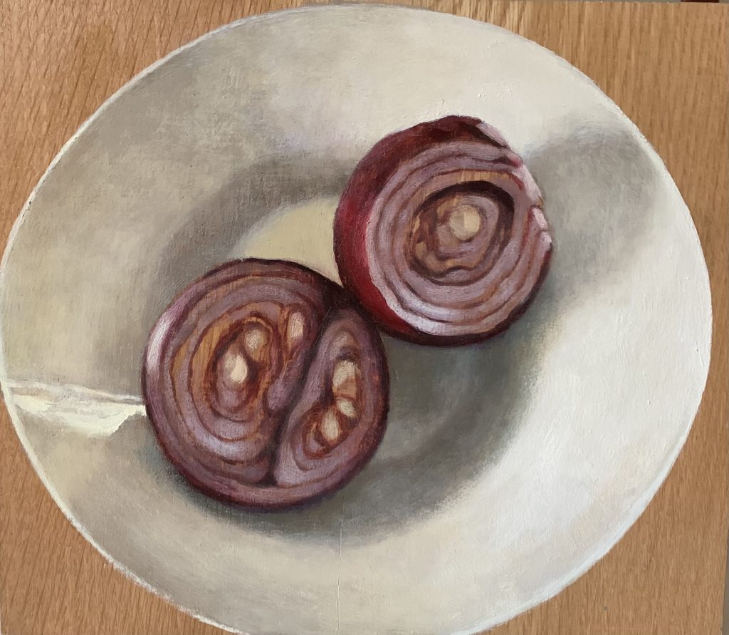 Carmen Pinart. Cebolla partida, 2025. Óleo sobre macizo de madera de roble.
