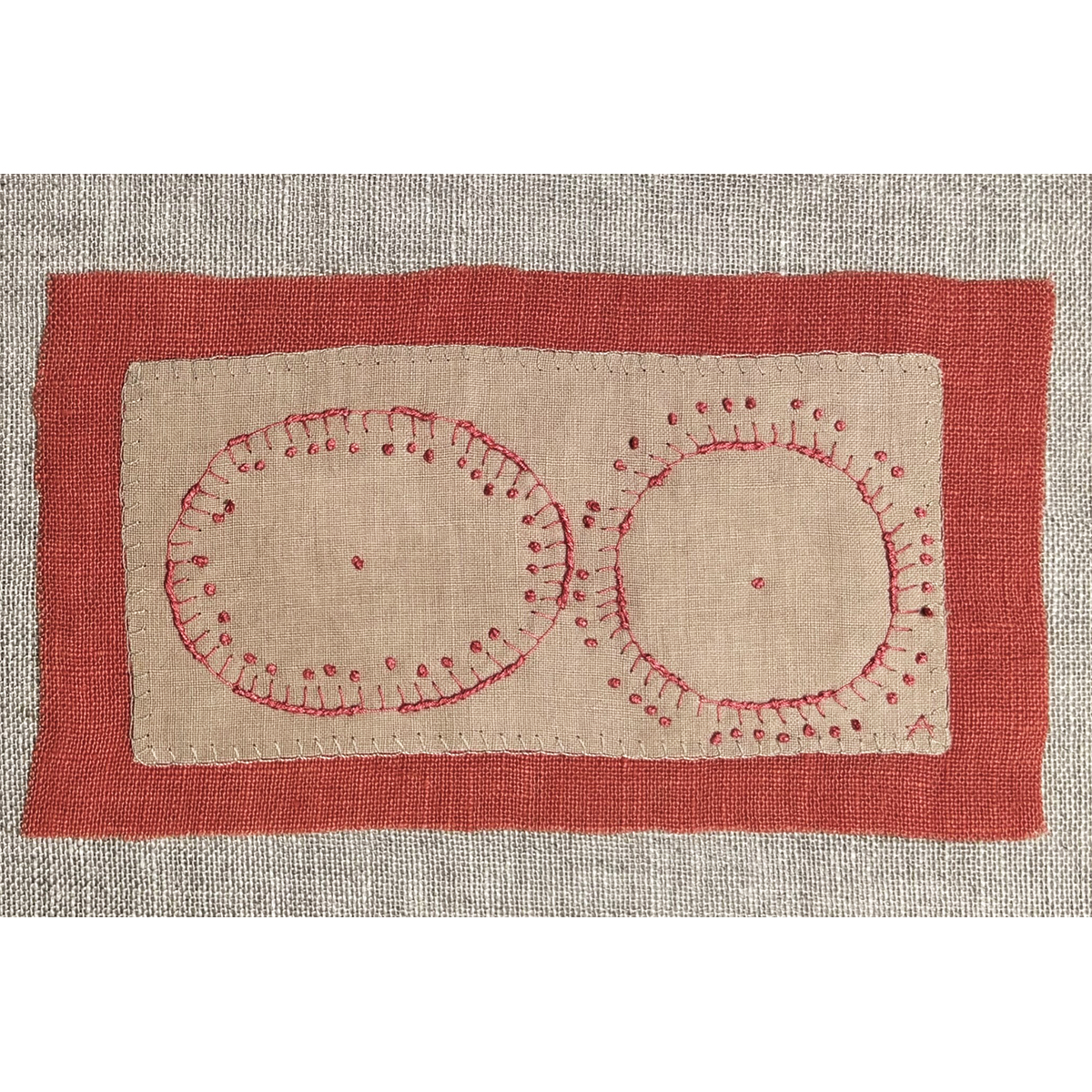 Amparo de la Sota. Bordado sobre tela antigua. Lino y algodón. 2025