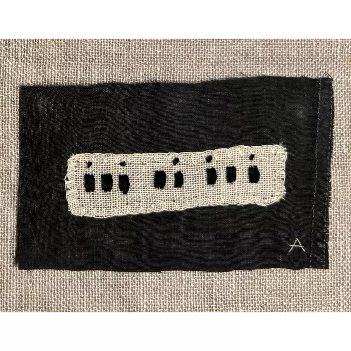 Amparo de la Sota. Bordado. Lino y algodón. 2025