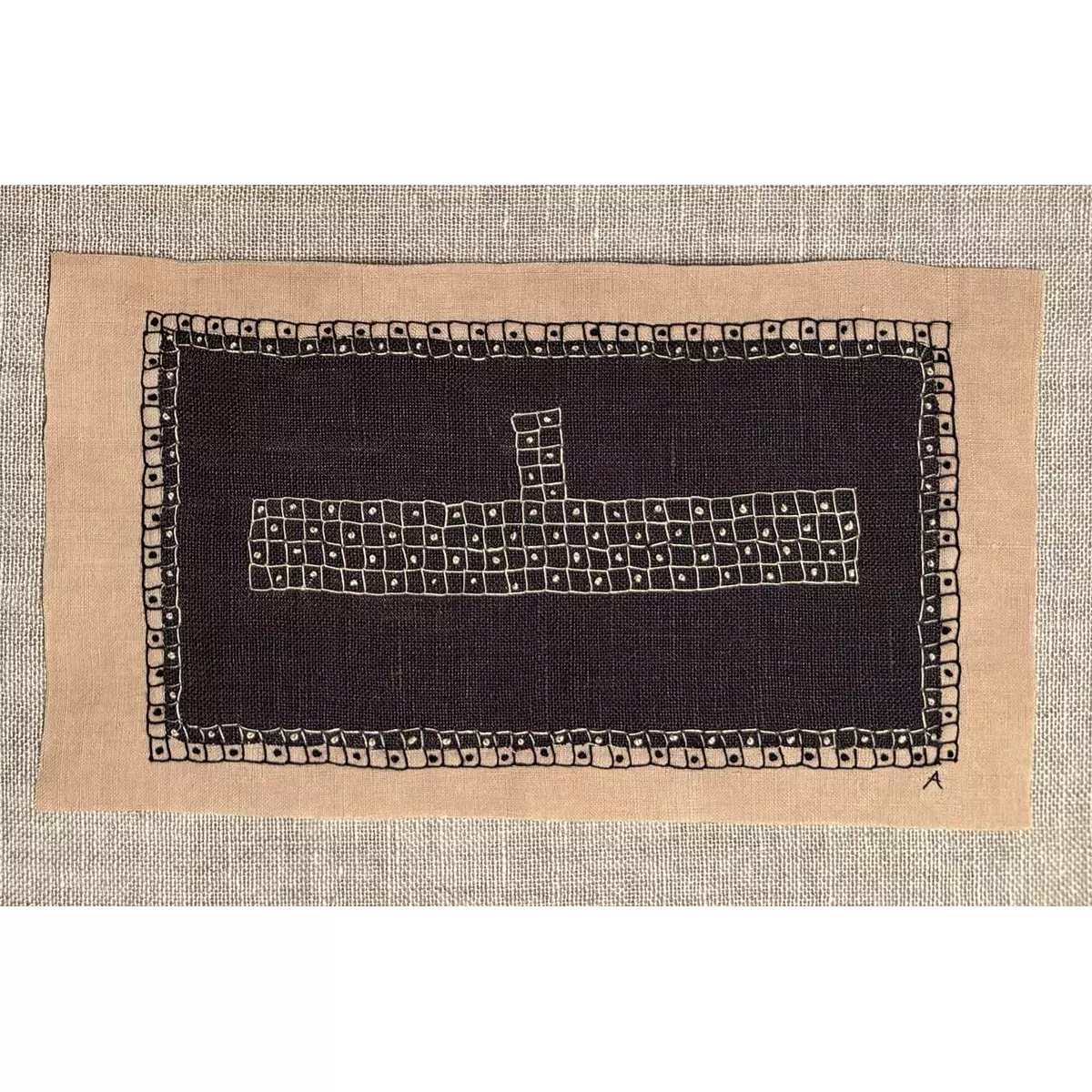 Amparo de la Sota. Bordado sobre tela antigua. Lino y algodón. 2025