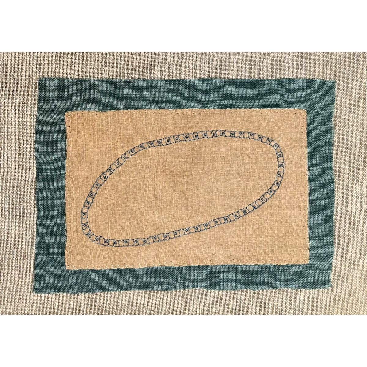 Amparo de la Sota. Bordado sobre tela antigua, 2025. Lino y algodón.