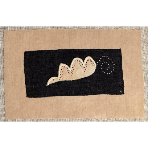 Amparo de la Sota. Bordado sobre tela antigua. Lino y algodón. 2025