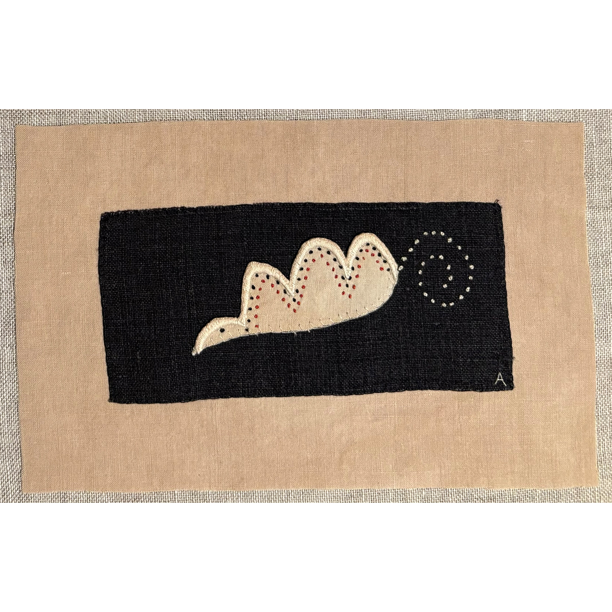 Amparo de la Sota. Bordado sobre tela antigua. Lino y algodón. 2025