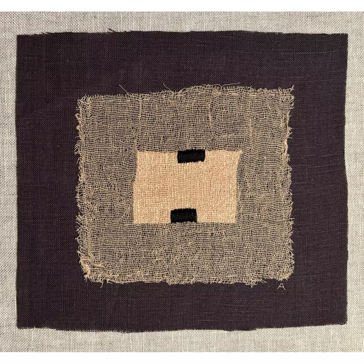 Amparo de la Sota. Bordado sobre gasa. Lino y algodón. 2025