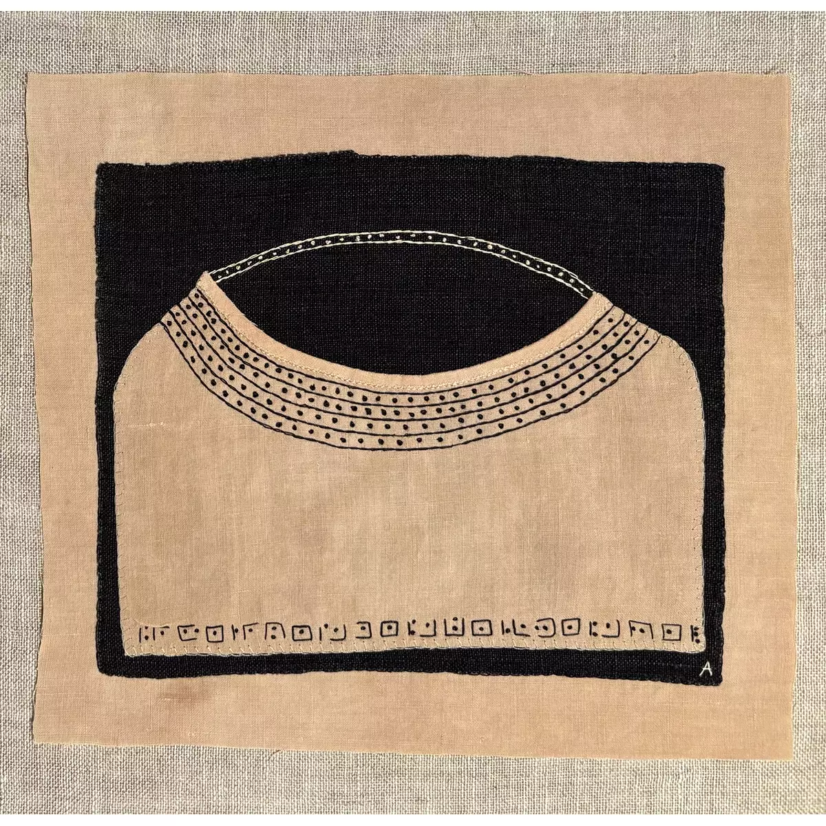 Amparo de la Sota. Bordado sobre tela antigua. Lino y algodón. 2025