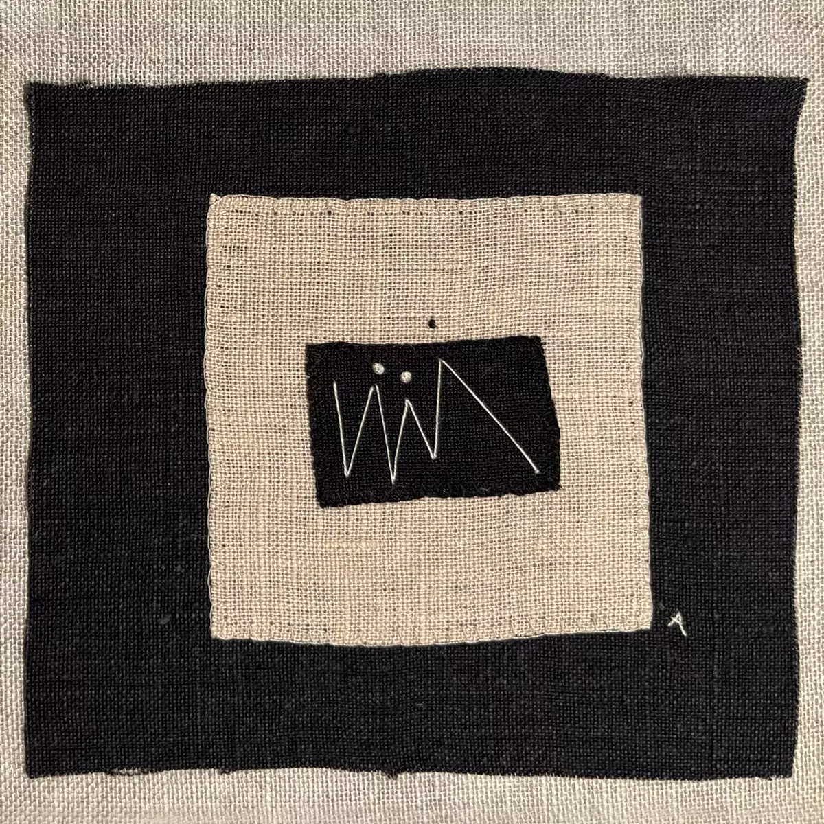 Amparo de la Sota. Bordado. Lino y algodón. 2025