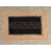 Amparo de la Sota. Bordado sobre tela antigua. Lino y algodón. 2025